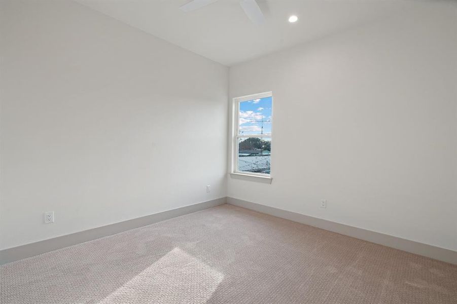 Spacious, unfurnished interior of a new home in , Granbury (Image 27).