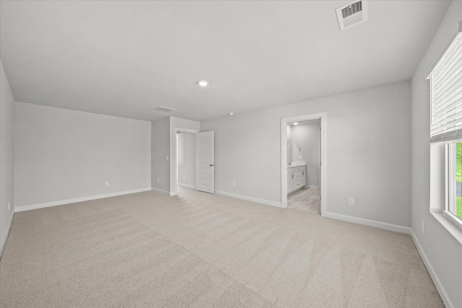 Spacious, unfurnished interior of a new home in Brayfield Manor - Signature Collection, Wellford (Image 20).