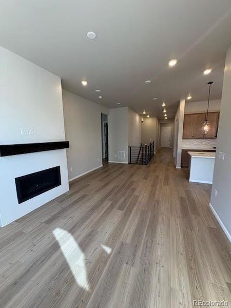 Spacious, unfurnished interior of a new home in , Golden (Image 10).