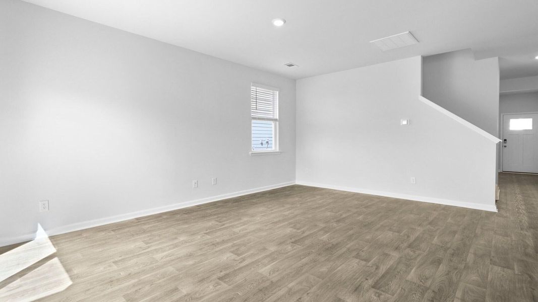 Spacious, unfurnished interior of a new home in Lakeview at Kitfield, Moncks Corner (Image 14).