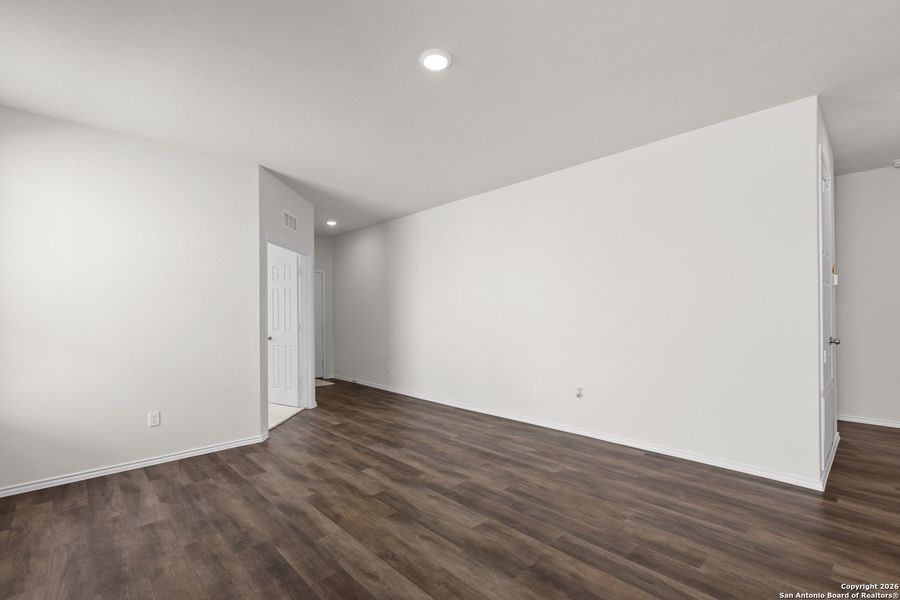 Spacious, unfurnished interior of a new home in Lily Springs, Seguin (Image 20).
