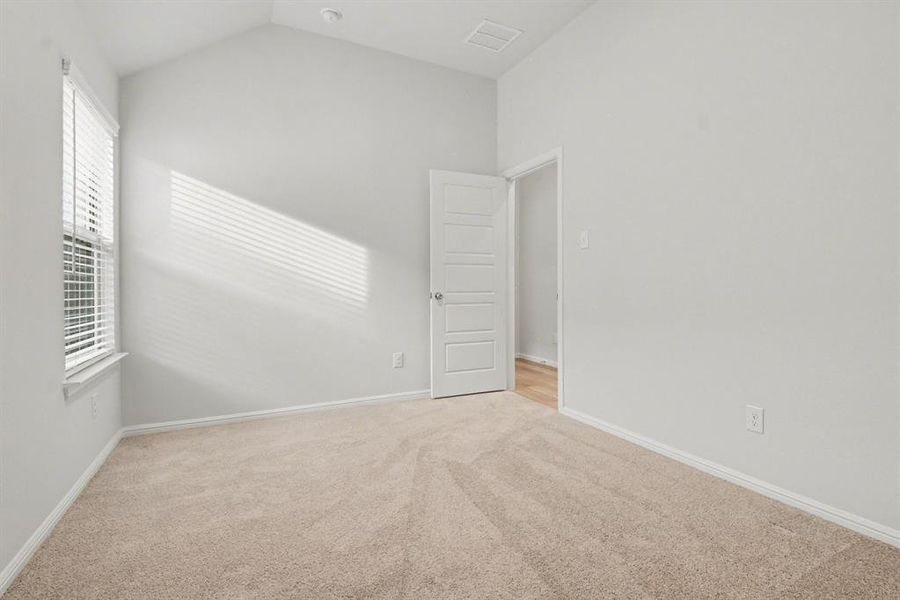 Spacious, unfurnished interior of a new home in Stratton Place, Greenville (Image 30).