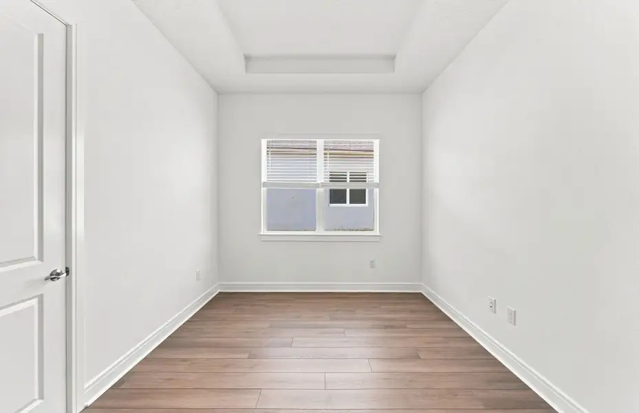 Spacious, unfurnished interior of a new home in Del Webb Stone Creek, Ocala (Image 19).