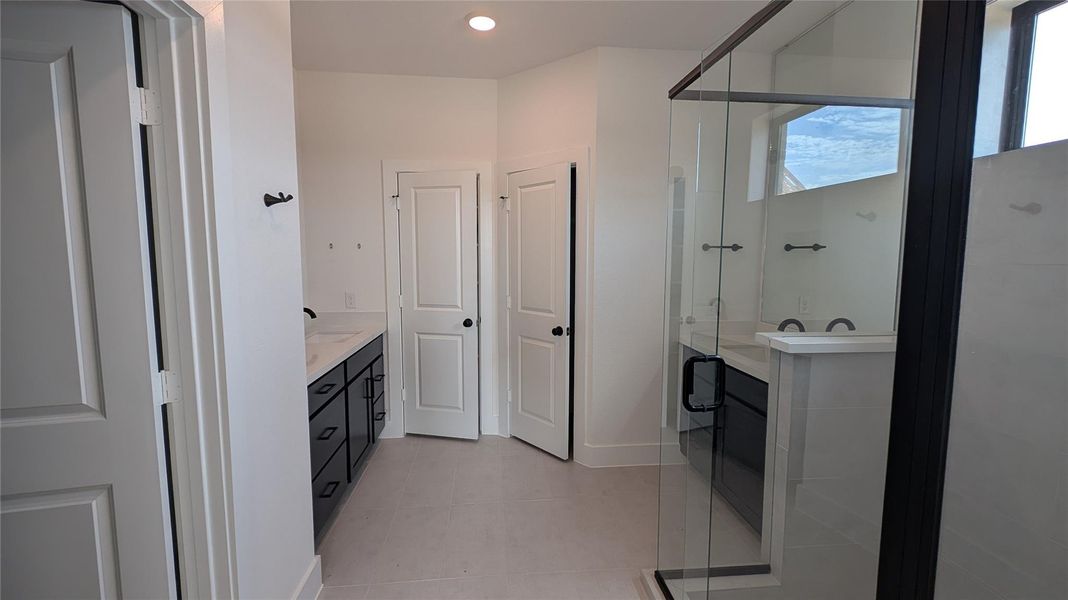 Enjoy your spa like main bathroom and enjoy your oversized shower. Enjoy your spa like main bathroom and enjoy your oversized shower.