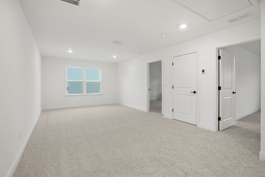 Spacious, unfurnished interior of a new home in Forest Creek, Waxhaw (Image 23).