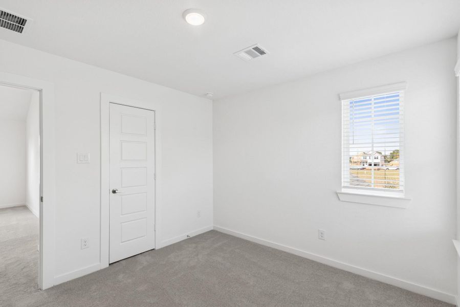 Spacious, unfurnished interior of a new home in Summerview, Fulshear (Image 21).