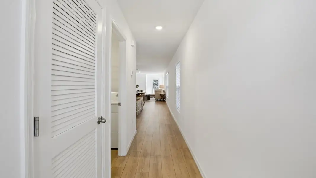 Spacious, unfurnished interior of a new home in Waterford, Brooksville (Image 20).