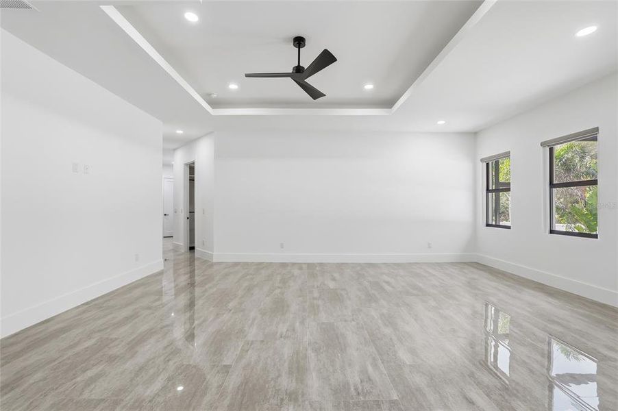 Spacious, unfurnished interior of a new home in , Tampa (Image 72).