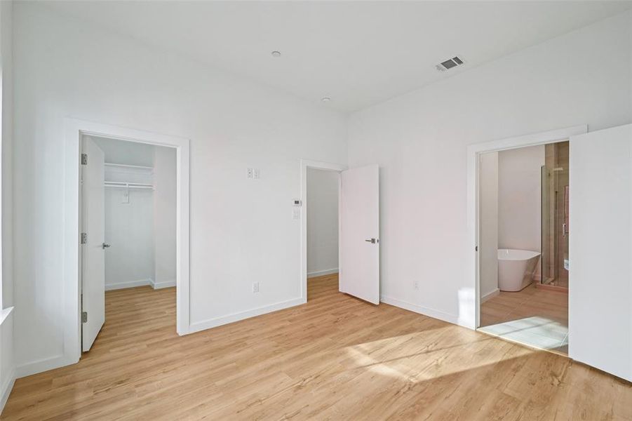Spacious, unfurnished interior of a new home in , Dallas (Image 34). Spacious, unfurnished interior of a new home in , Dallas (Image 34).