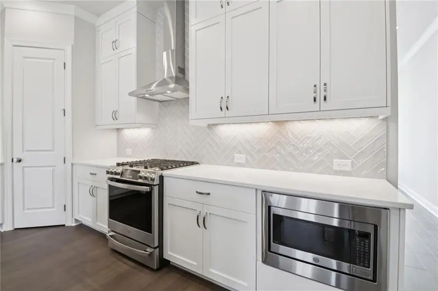 Furnished interior view inside a new home in Ward's Crossing Townhomes, Johns Creek (Image 10).