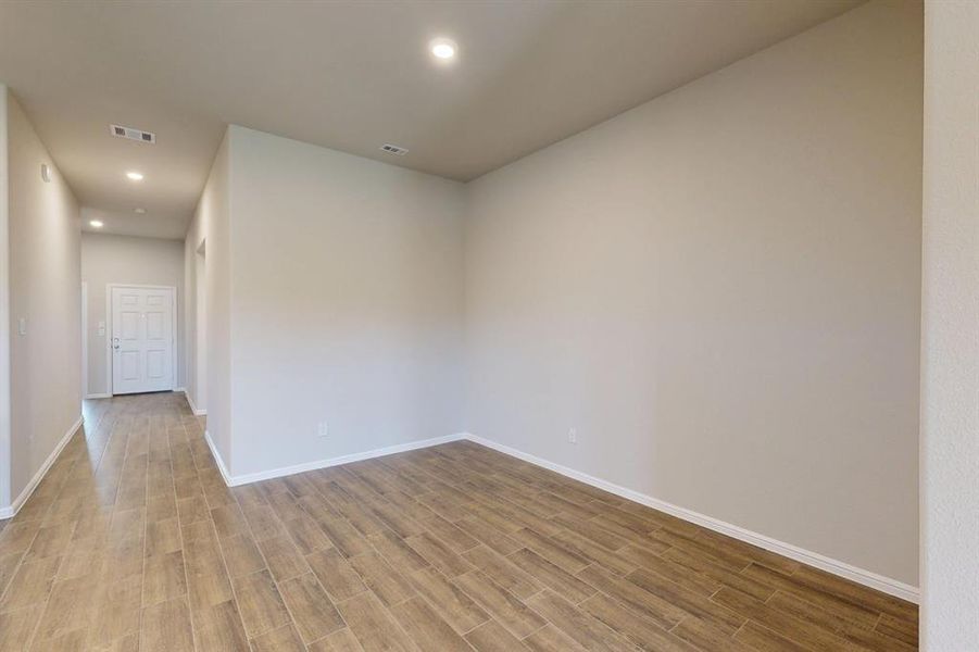 Spacious, unfurnished interior of a new home in Forest Park, Princeton (Image 17).