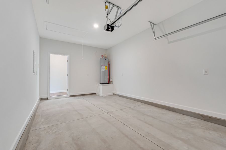 Spacious, unfurnished interior of a new home in Live Oak Cottages, Freeport (Image 41).