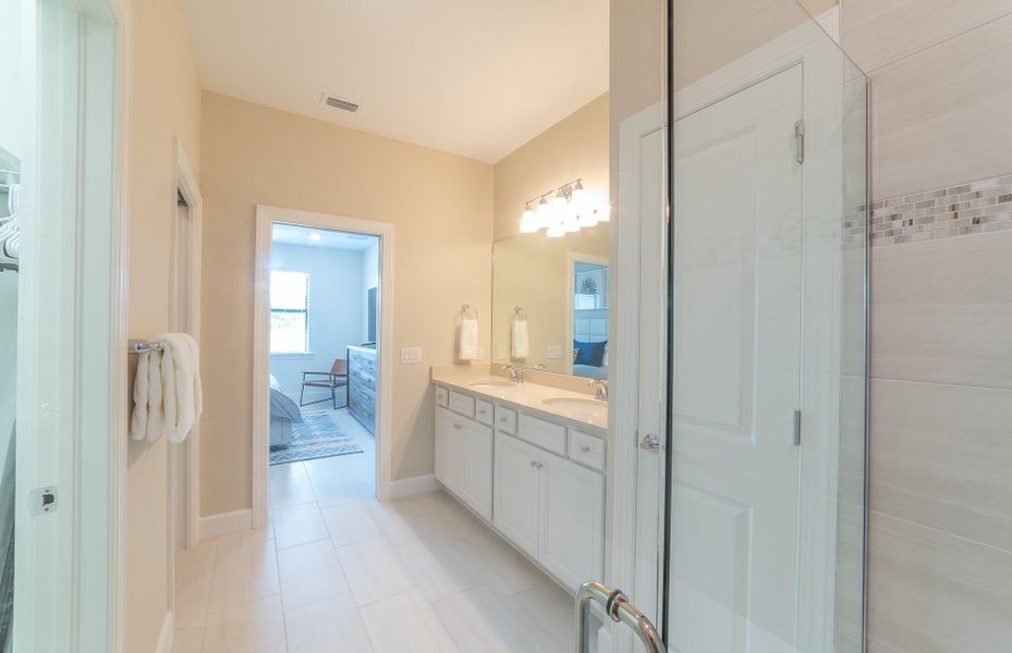 Large Owner's Bath with Dual Sinks