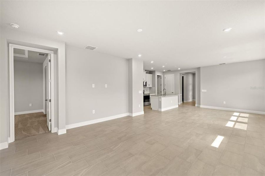 Spacious, unfurnished interior of a new home in Brightmore at Wellen Park, Venice (Image 18).