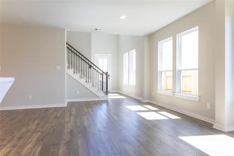 Spacious, unfurnished interior of a new home in La Segarra 40', Brookshire (Image 16).