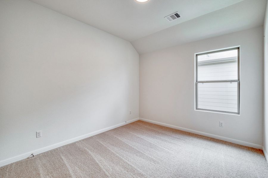 Spacious, unfurnished interior of a new home in Trinity Ranch, Elgin (Image 30).