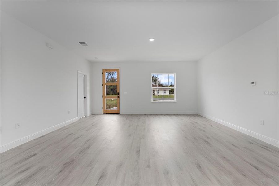 Spacious, unfurnished interior of a new home in , Ocala (Image 18).
