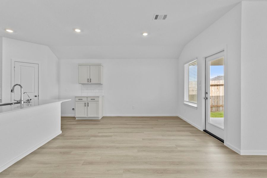Spacious, unfurnished interior of a new home in , Splendora (Image 19).