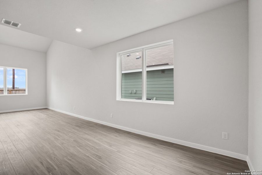 Spacious, unfurnished interior of a new home in Dauer Ranch, New Braunfels (Image 26). Spacious, unfurnished interior of a new home in Dauer Ranch, New Braunfels (Image 26).