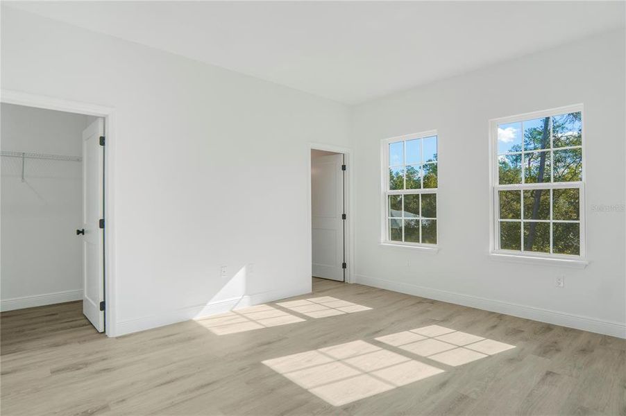 Spacious, unfurnished interior of a new home in , Ocala (Image 13).