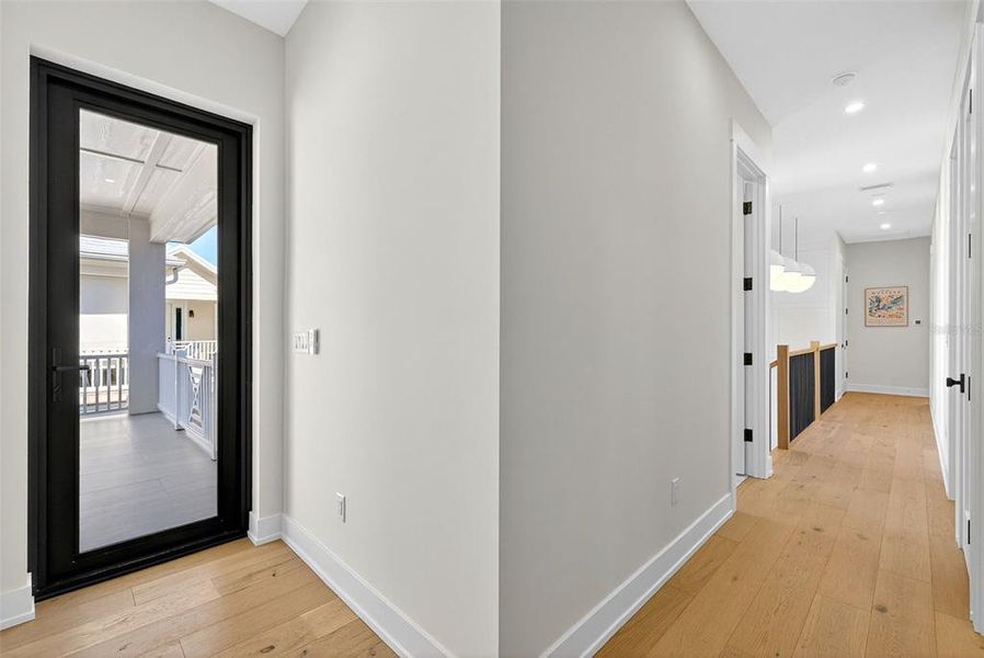 Spacious, unfurnished interior of a new home in , Sarasota (Image 26).