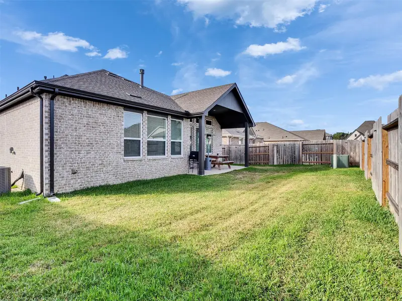 Exterior details and patio area of a home in Cherrywood Estates, Tomball (Image 3).