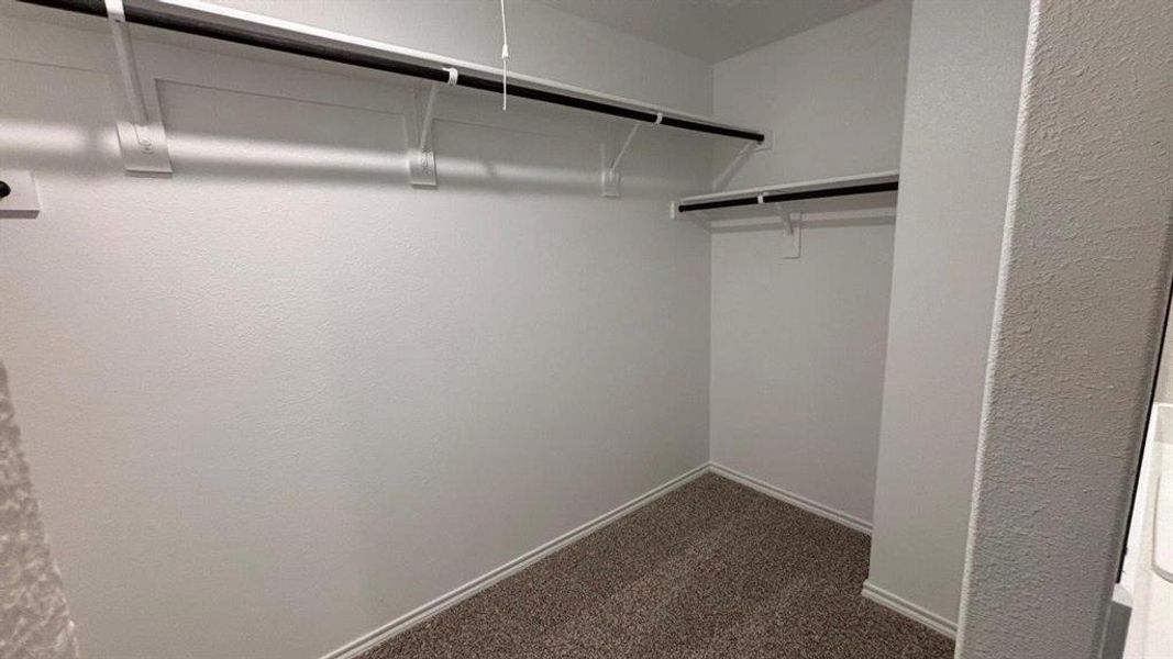 Spacious, unfurnished interior of a new home in Hickory Grove, Krum (Image 13).