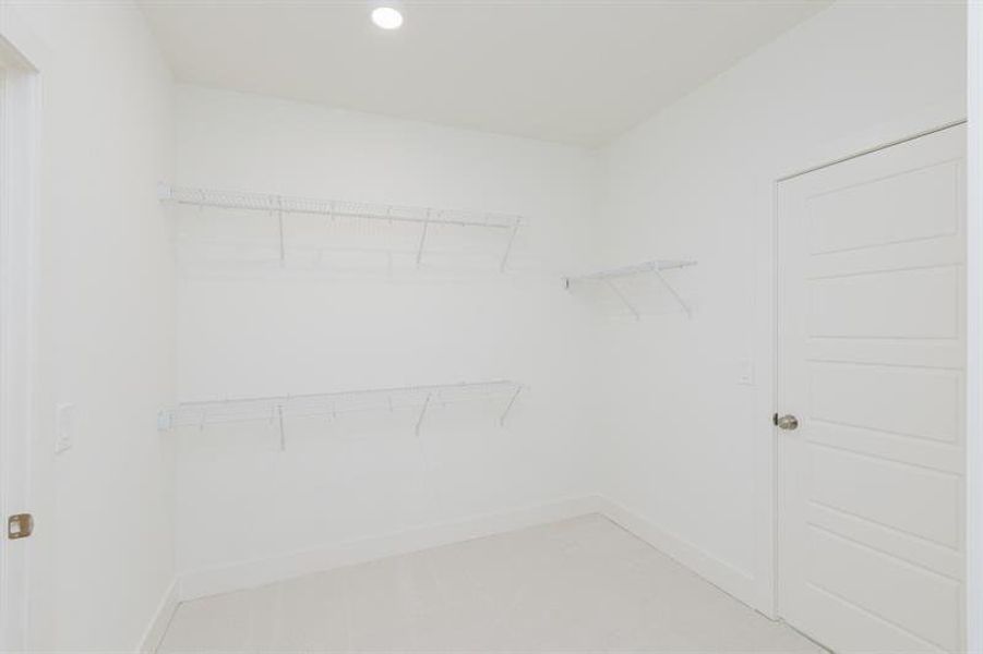 Spacious, unfurnished interior of a new home in , Gainesville (Image 30).