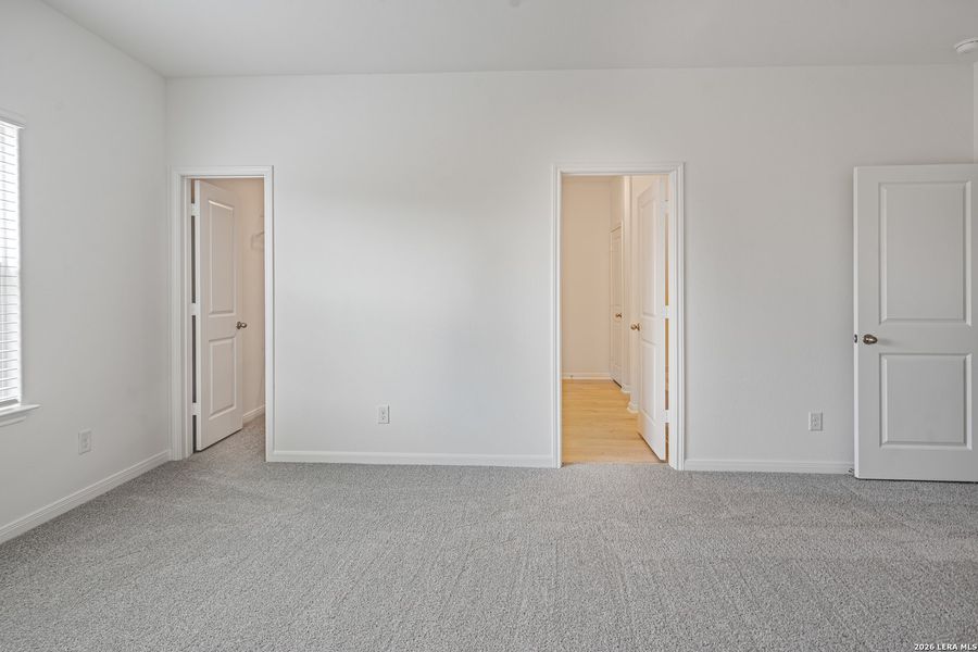Spacious, unfurnished interior of a new home in Luckey Ranch, San Antonio (Image 4).