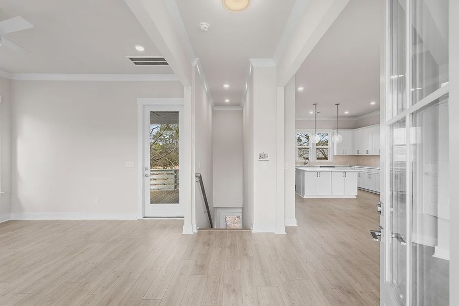 Spacious, unfurnished interior of a new home in Harbor Oaks Marina, Myrtle Beach (Image 13).