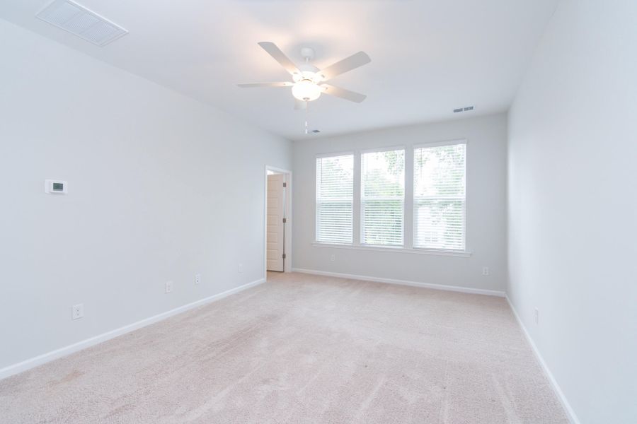 Spacious, unfurnished interior of a new home in , Summerville (Image 26).