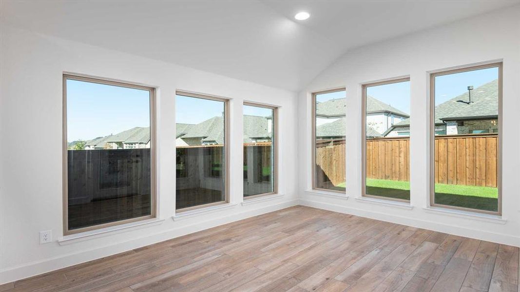 Spacious, unfurnished interior of a new home in Hillstead 50', Lavon (Image 18).