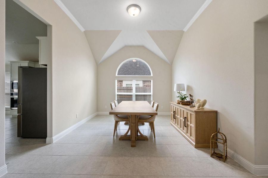 Furnished interior view inside a new home in Champions Forest 90', Mont Belvieu (Image 19).