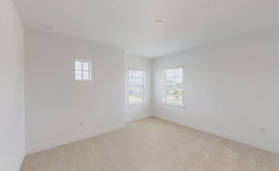 Spacious, unfurnished interior of a new home in Oakmont, Gainesville (Image 30).