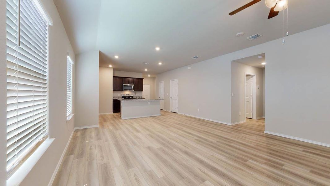 Spacious, unfurnished interior of a new home in Turnbo Ranch, Killeen (Image 17).
