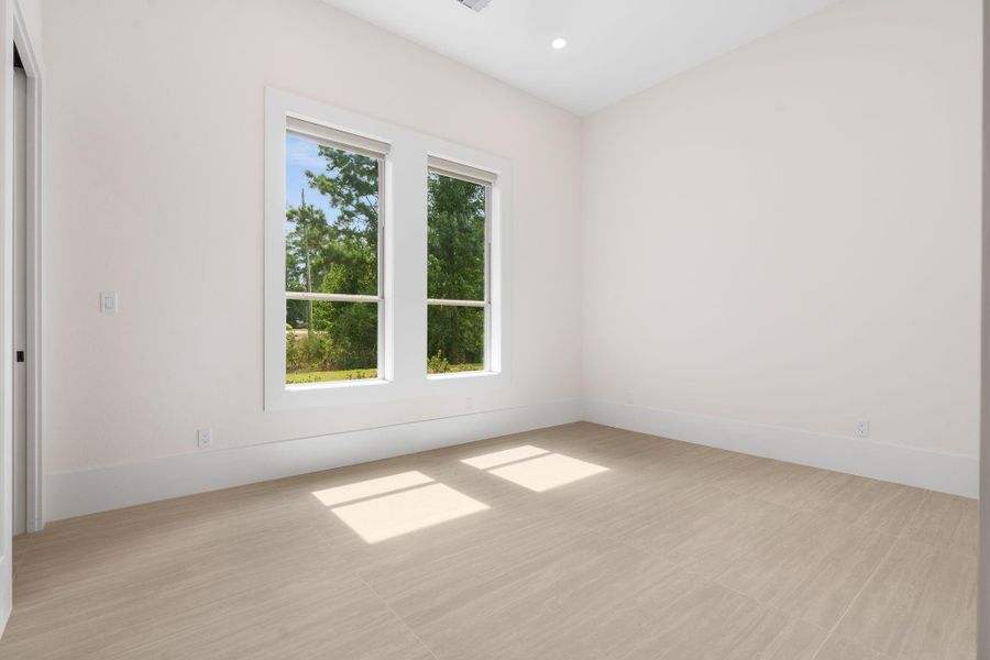 Spacious, unfurnished interior of a new home in , Tomball (Image 24).