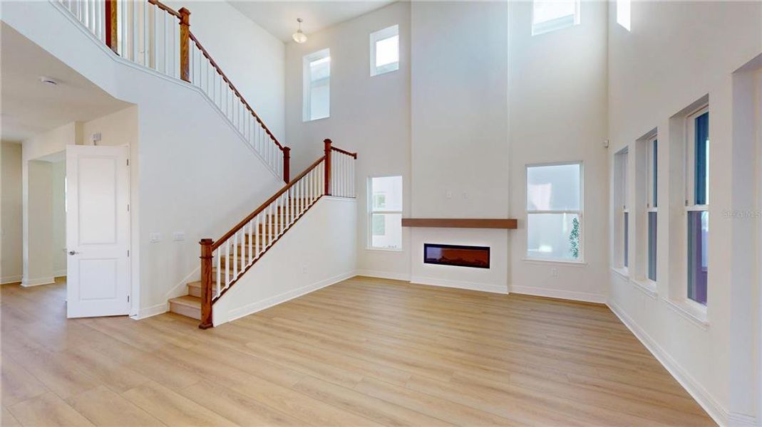 Spacious, unfurnished interior of a new home in Laureate Park, Orlando (Image 10).