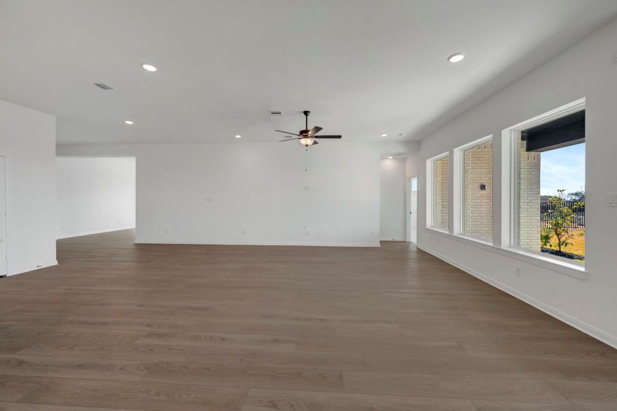 Spacious, unfurnished interior of a new home in The Grand Prairie 50’, Hockley (Image 37).
