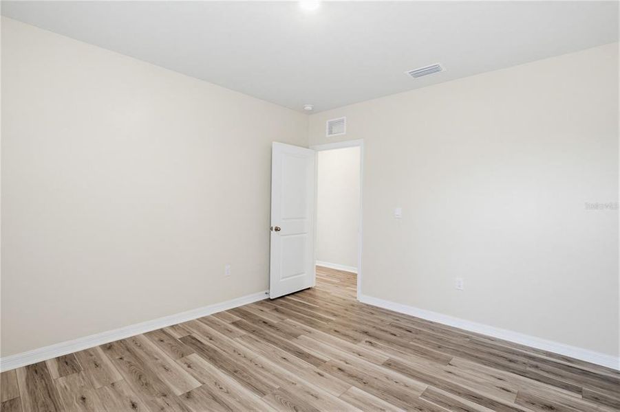Spacious, unfurnished interior of a new home in Coddington, Bradenton (Image 36).