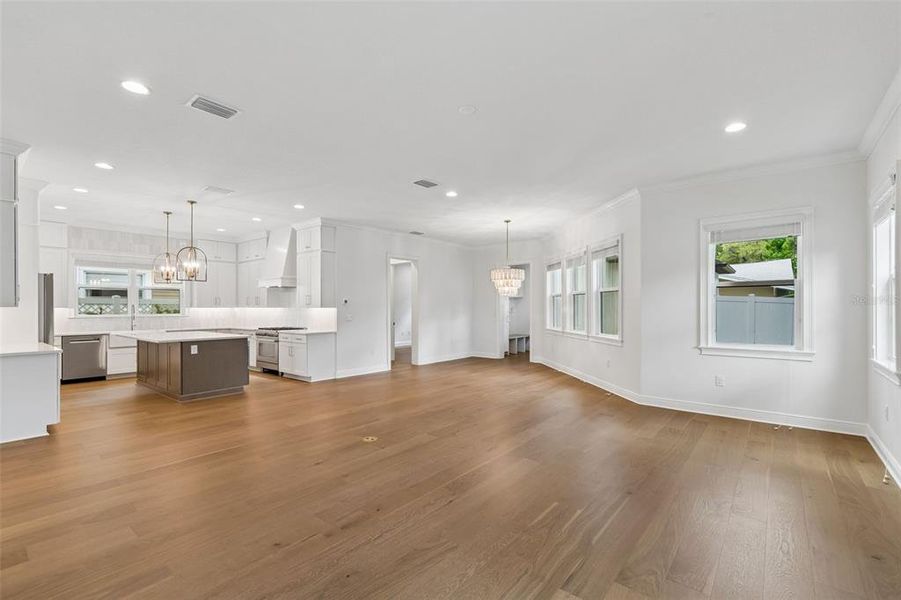 Spacious, unfurnished interior of a new home in , Tampa (Image 20).