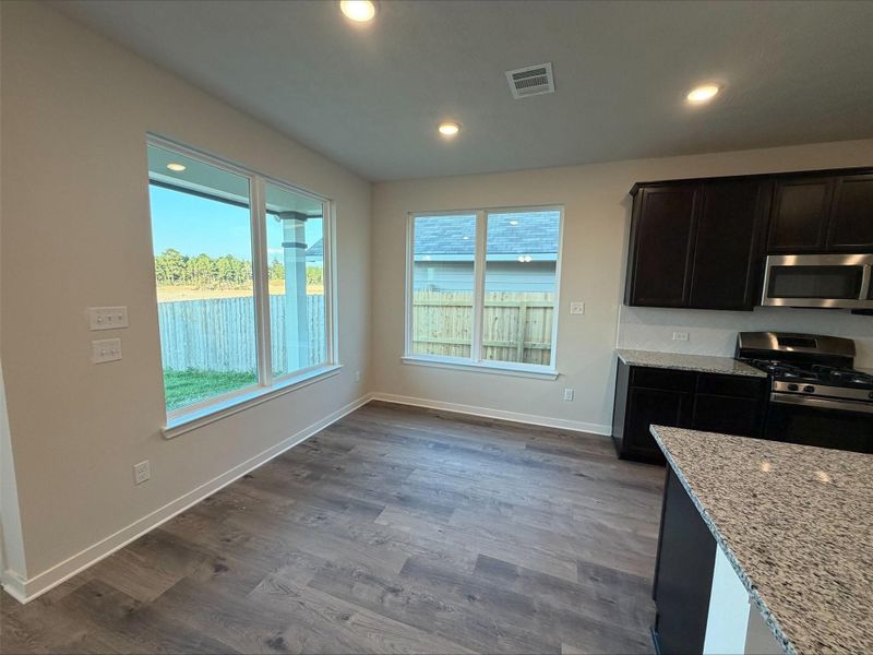 Spacious, unfurnished interior of a new home in Sterling Ridge, Huntsville (Image 15).