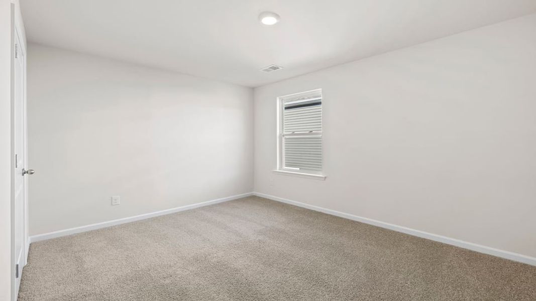 Spacious, unfurnished interior of a new home in Woodglen, Piedmont (Image 25).