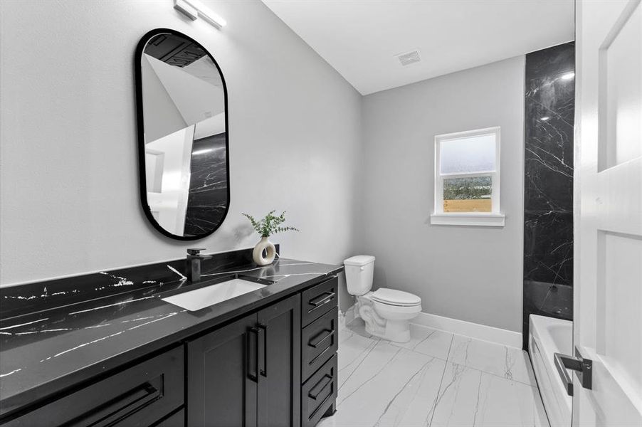 Luxurious secondary bathroom