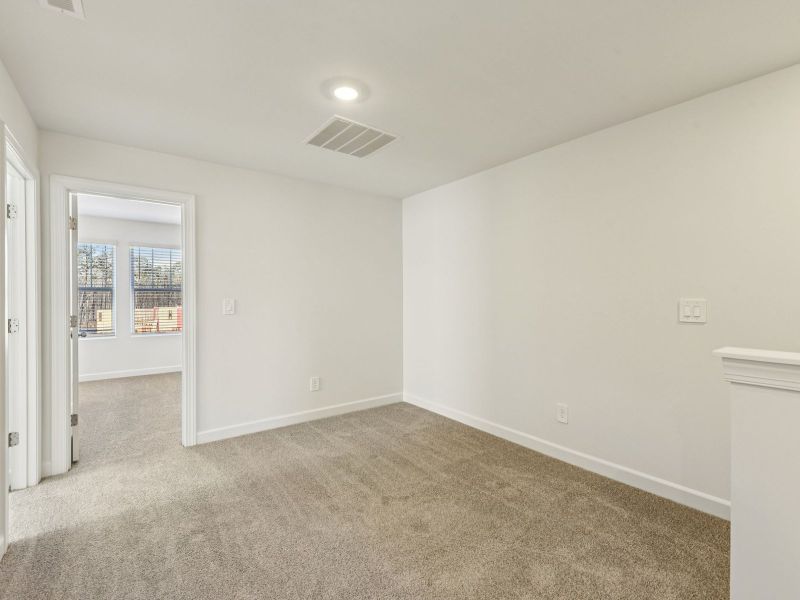 Spacious, unfurnished interior of a new home in Galloway Ridge, Charlotte (Image 13).