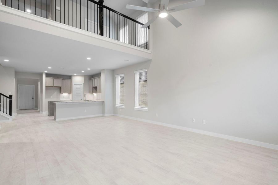 Spacious, unfurnished interior of a new home in Barton Creek Ranch, Conroe (Image 12).
