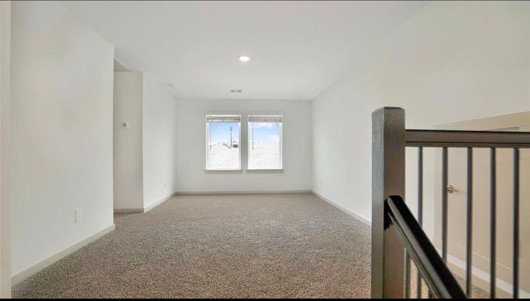 Spacious, unfurnished interior of a new home in Bryan Grove, Rosenberg (Image 15).