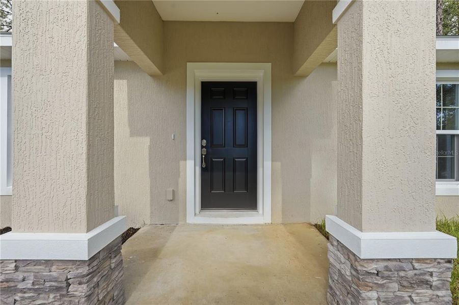Exterior details and patio area of a home in , Citrus Springs (Image 28).