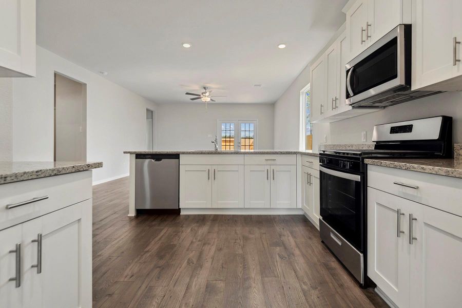 Furnished interior view inside a new home in Sweetwater Ridge, Conroe (Image 6).