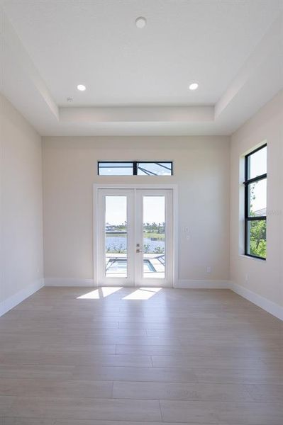 Spacious, unfurnished interior of a new home in , Sarasota (Image 7).