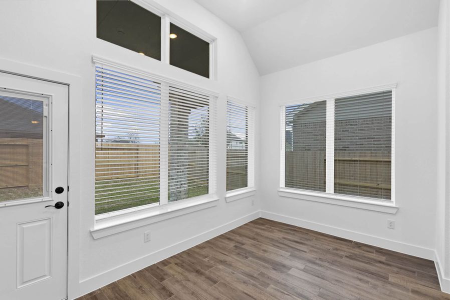 Spacious, unfurnished interior of a new home in Mulberry Farms, Santa Fe (Image 16).